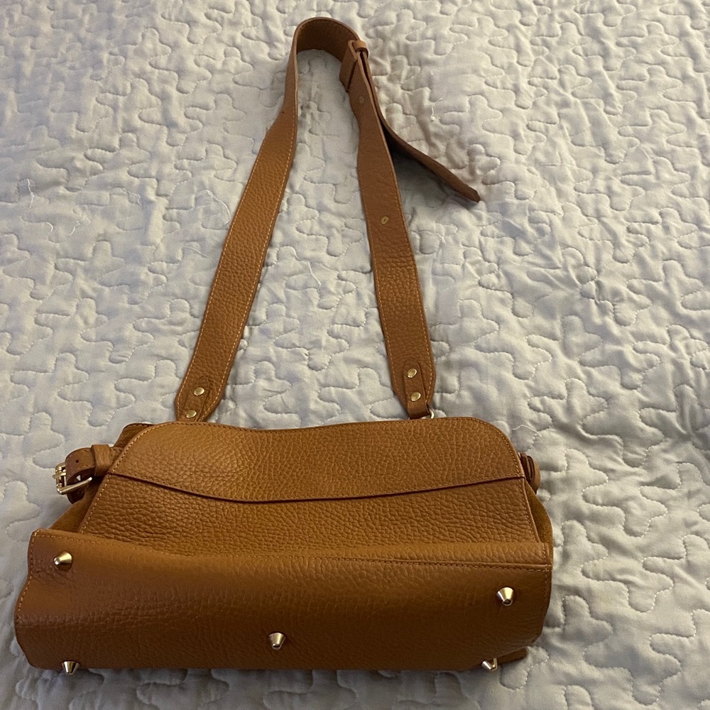 Elegant Tan Leather Shoulder Bag
